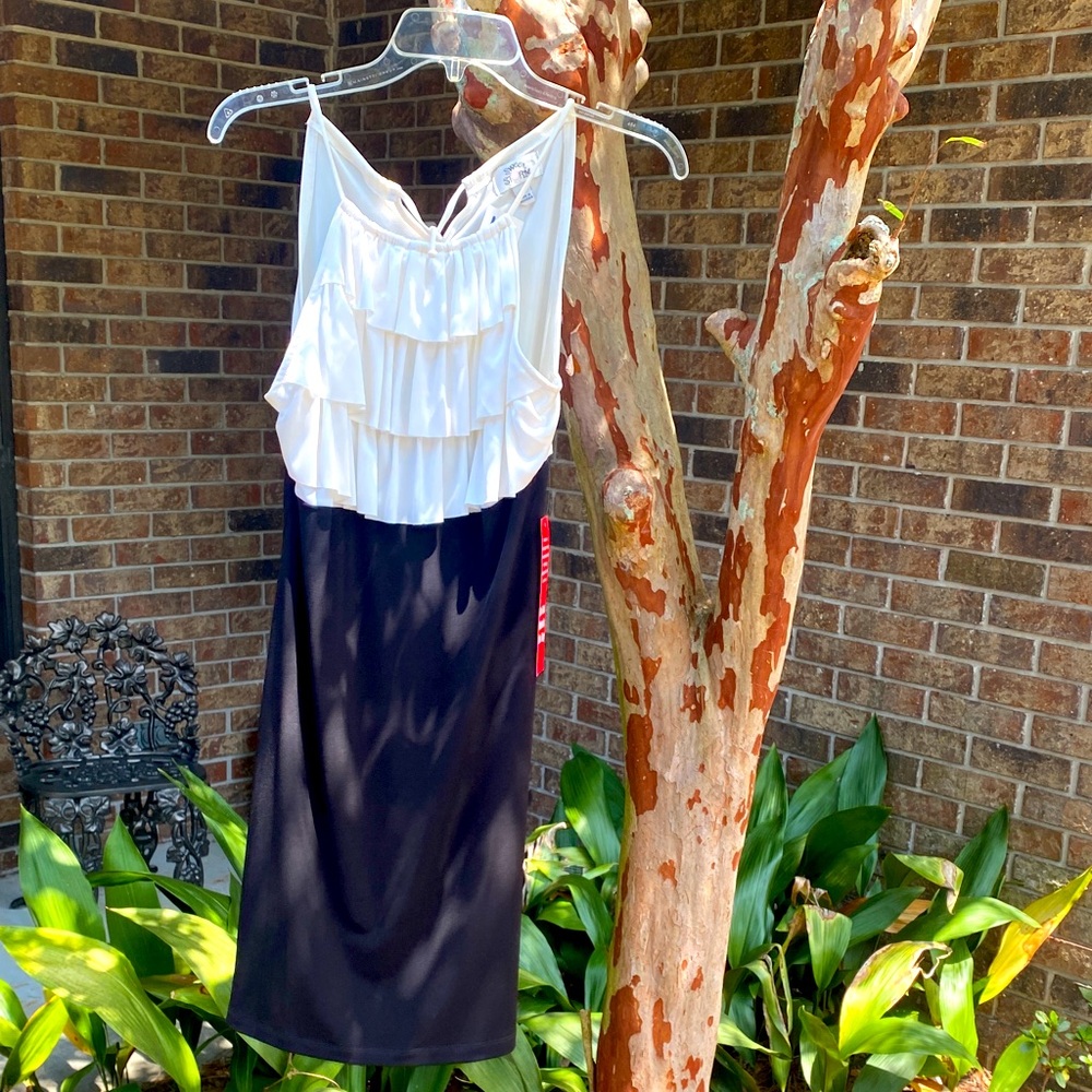 Sleeveless Ruffled Colorblock Midi Dress - White and Black❤️🔥💋🍒